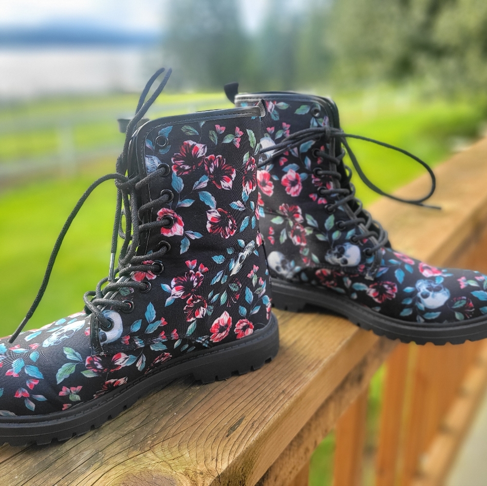 Hot Topic Skull Floral Lace-Up Women's Combat Boots - Picture 5 of 7